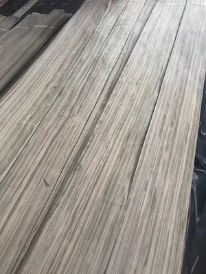 Warna Natural Dark American Walnut Crown Cut / Plain Cut Veneer Sheet Untuk Plywood